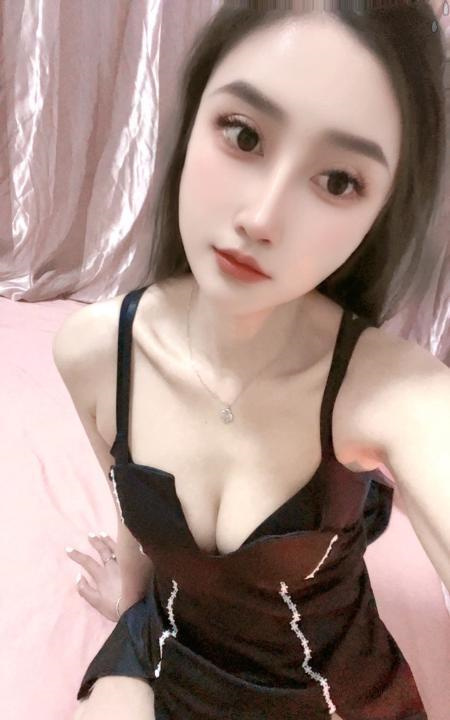 黑丝白屁股