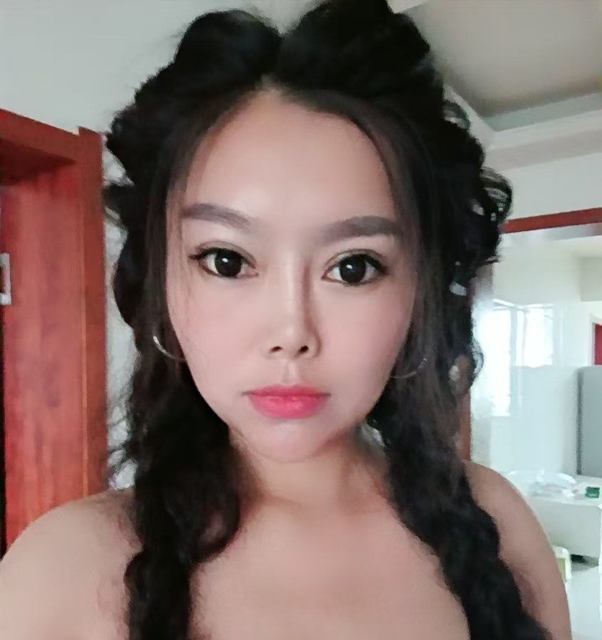 西工丰胸美臀少妇