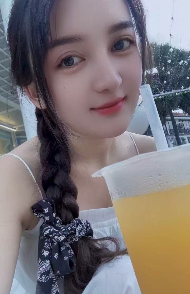 颜值女友依娜