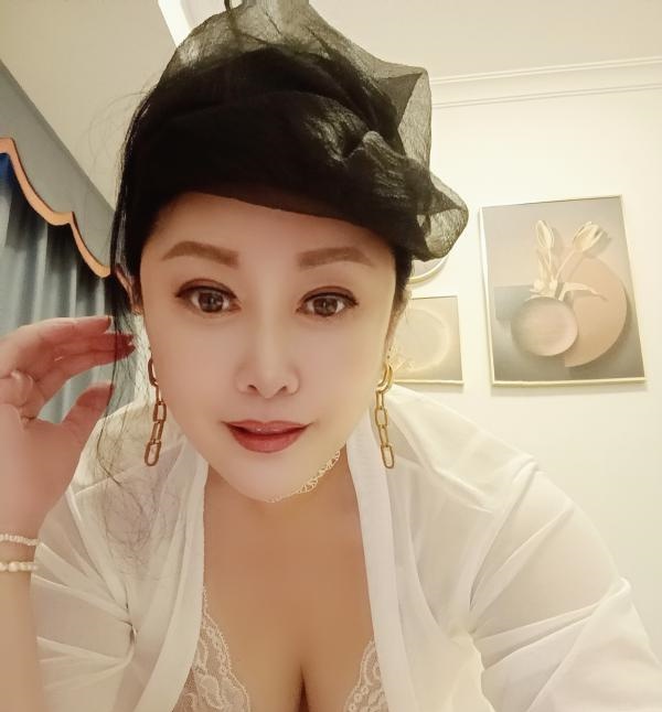 会潮喷的东北小姐姐