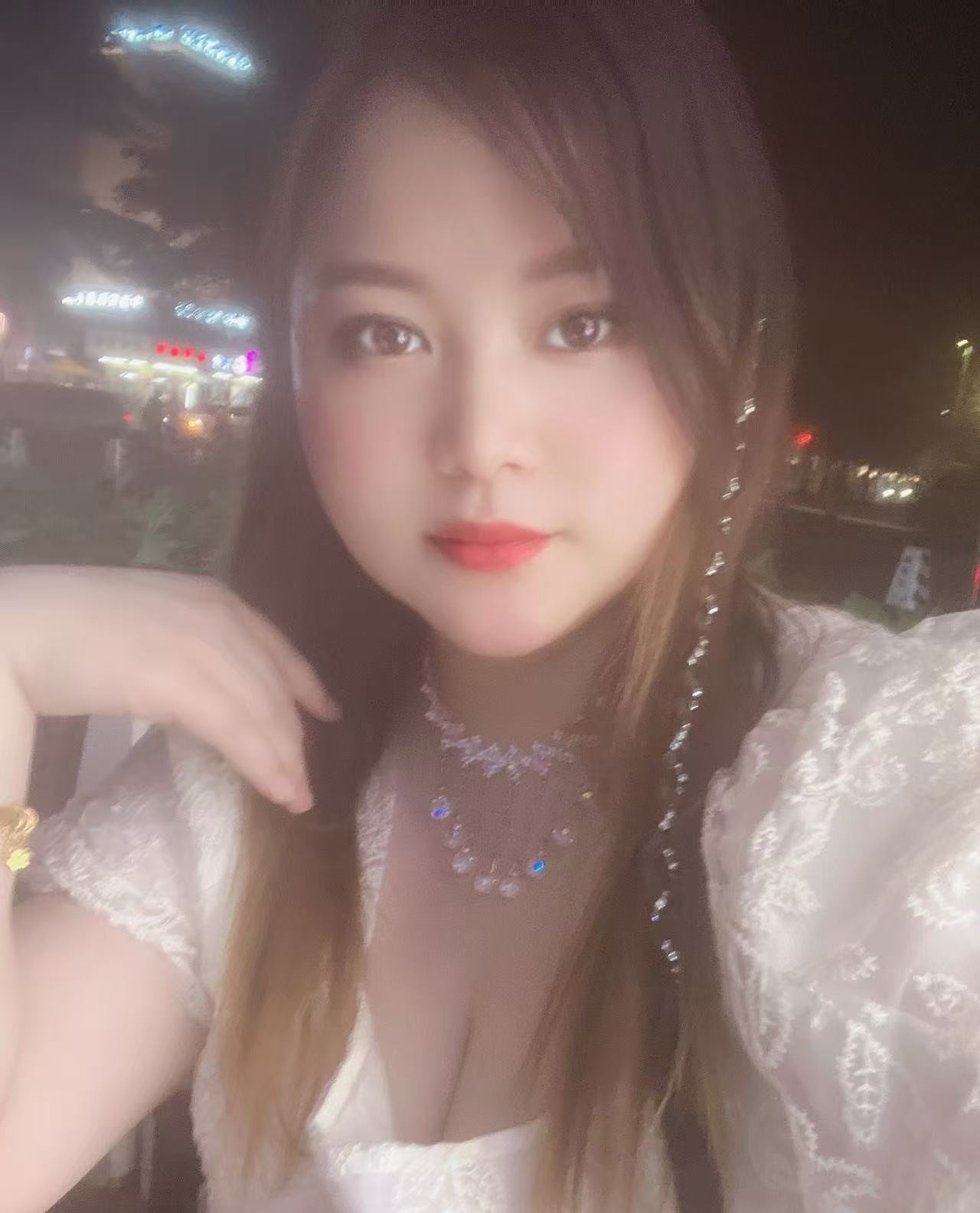 美乳骚货雪儿