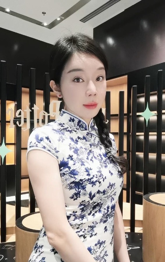 福田翘臀娜娜