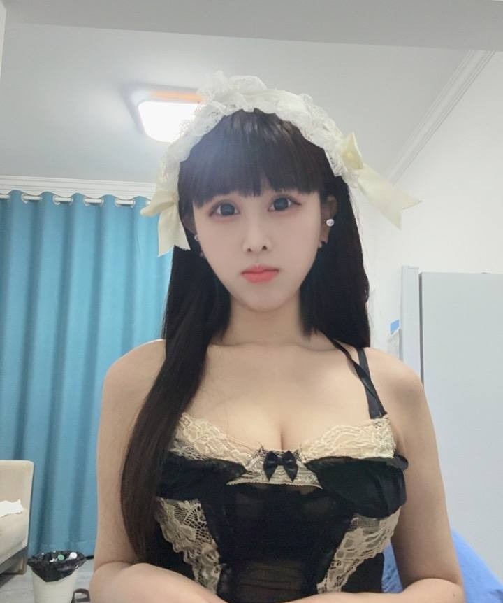 疯狂舌吻美女婉婉