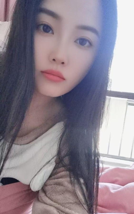 奶大B紧的美女