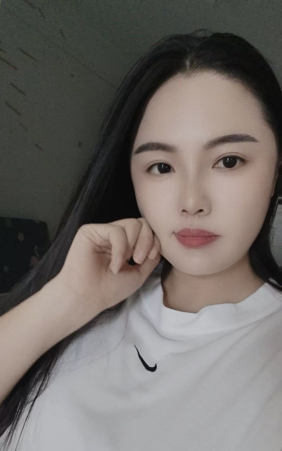 奶大B紧的美女