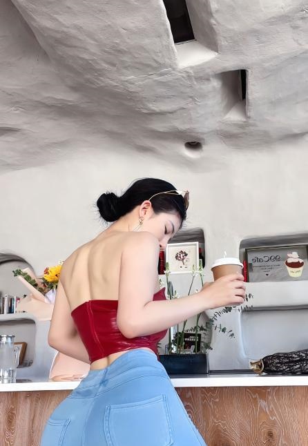 大屁股欣姐姐
