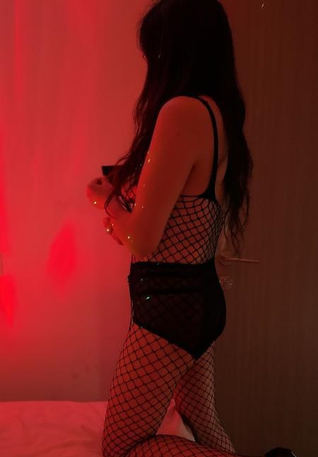 气质苗条眼镜少妇