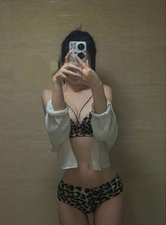 雨花粘人小妖精