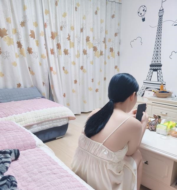 白嫩小巧少妇