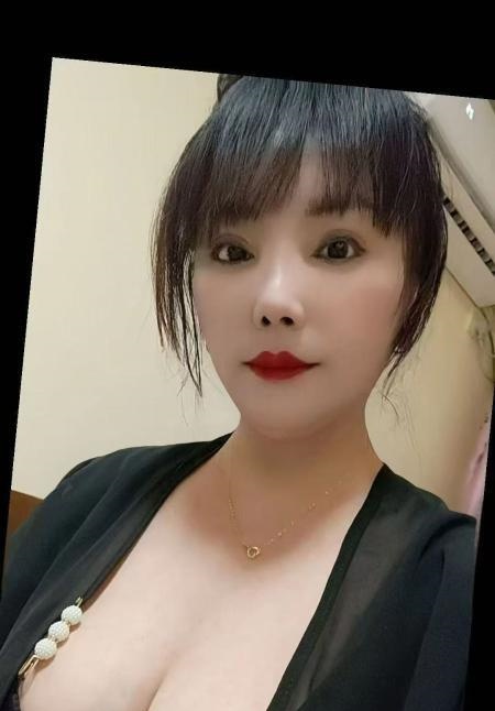 风韵巨乳少妇