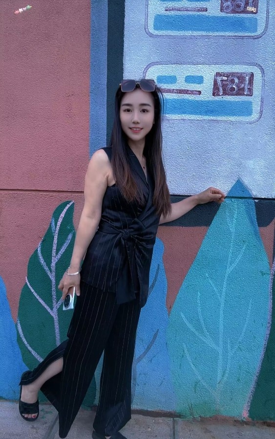服务很好的骨感少妇