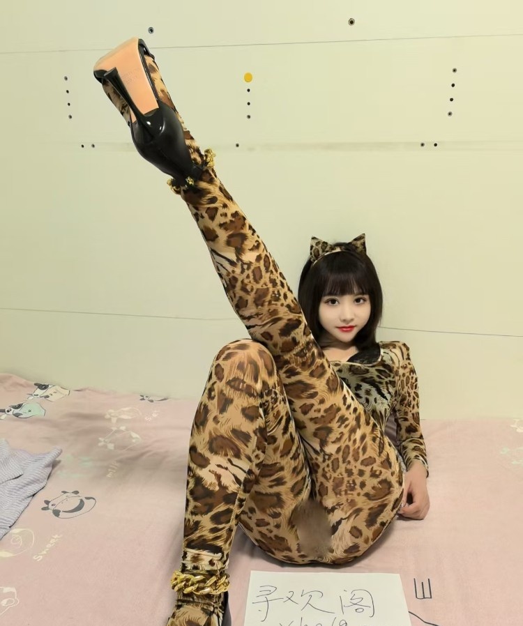 大屁股豹纹紧致小妹