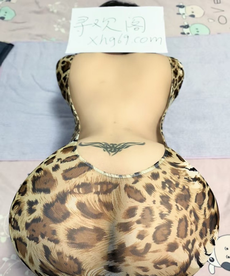 大屁股豹纹紧致小妹