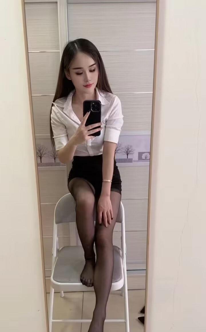 雨花苗条美女-梦露