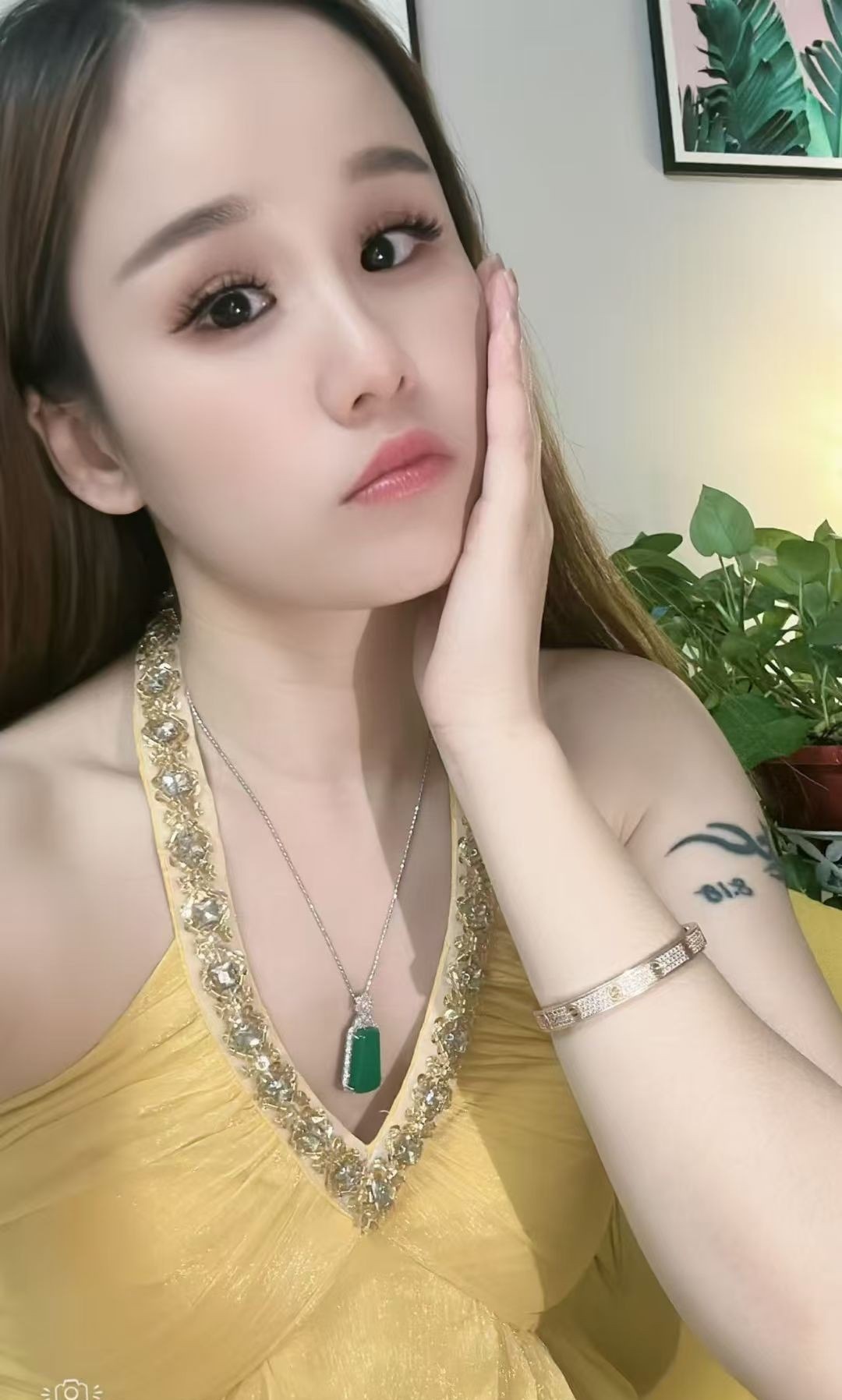 雨花苗条美女-梦露