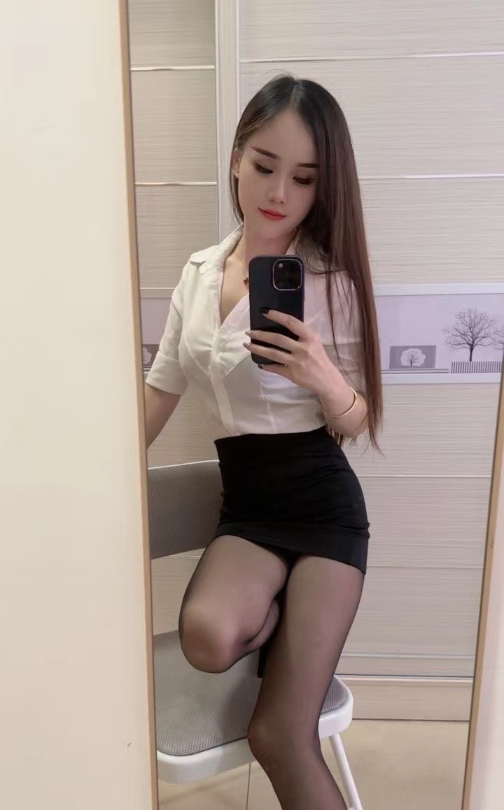 雨花苗条美女-梦露