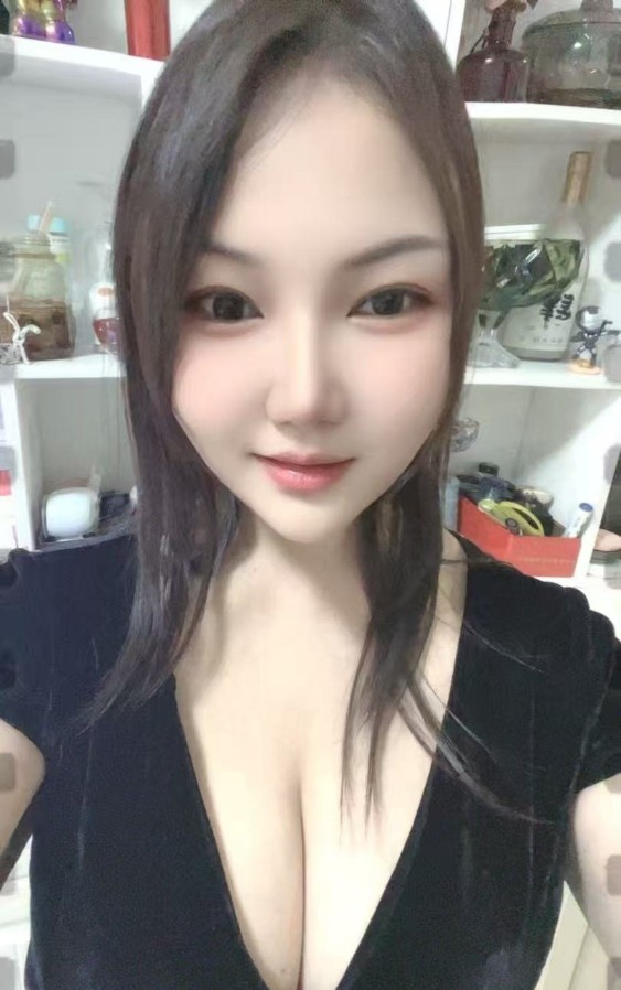 巨乳骚狸儿老师