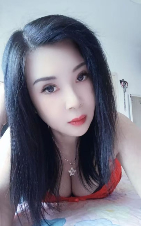 潘家园大胸颜值轻熟女