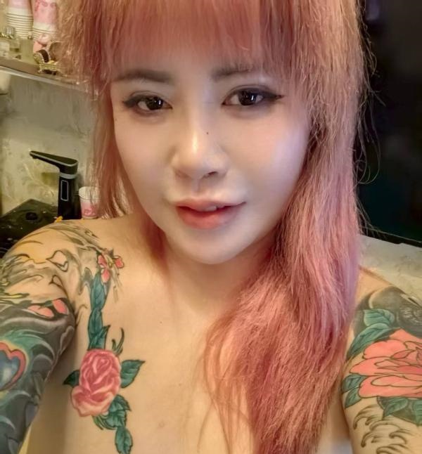 南阳纹身大奶瓶