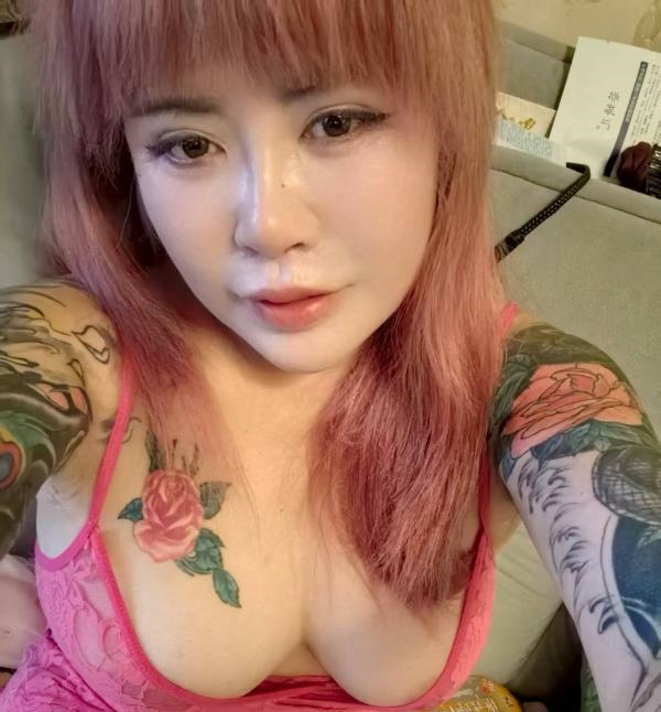 南阳纹身大奶瓶