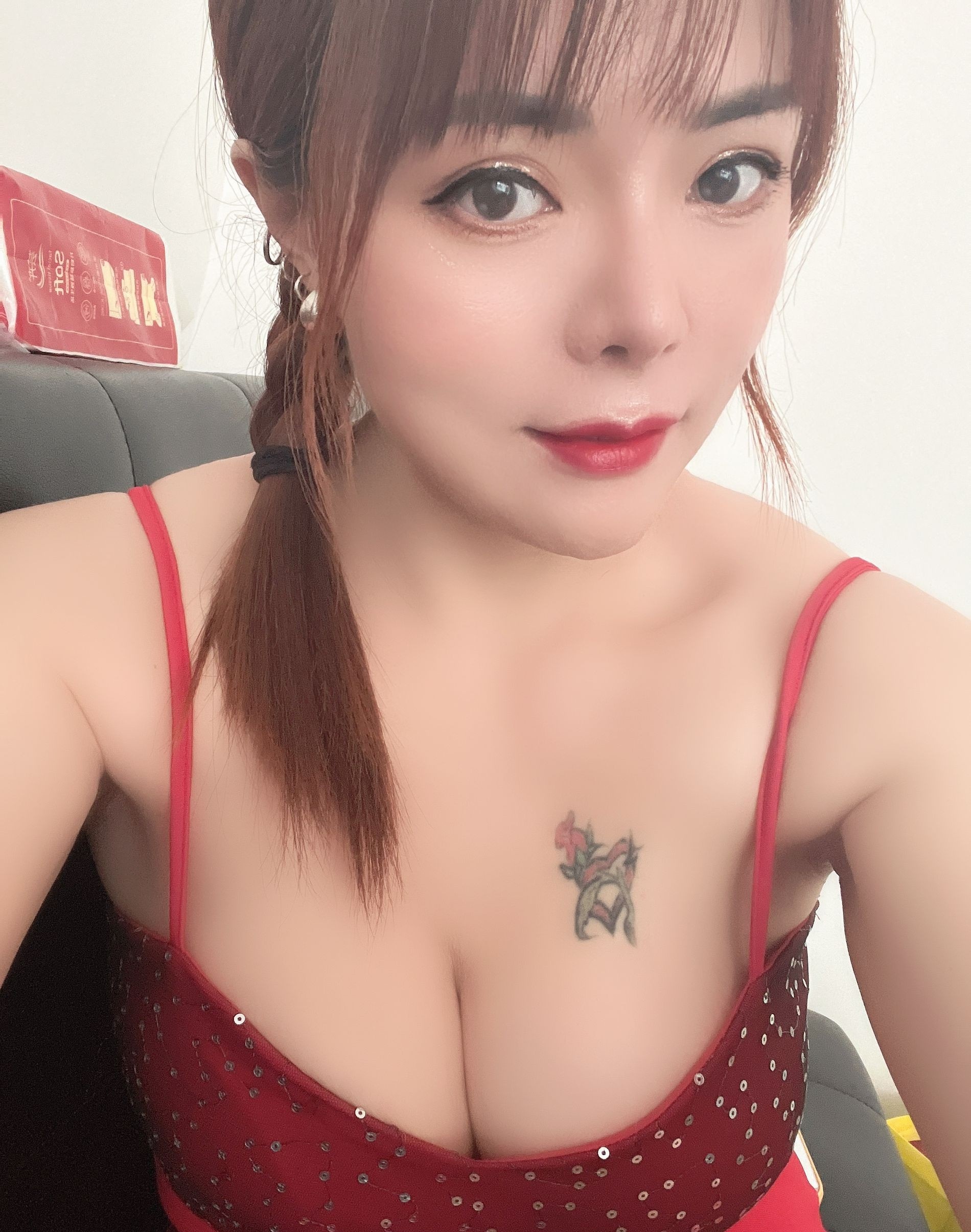 丰满爆乳沟少妇