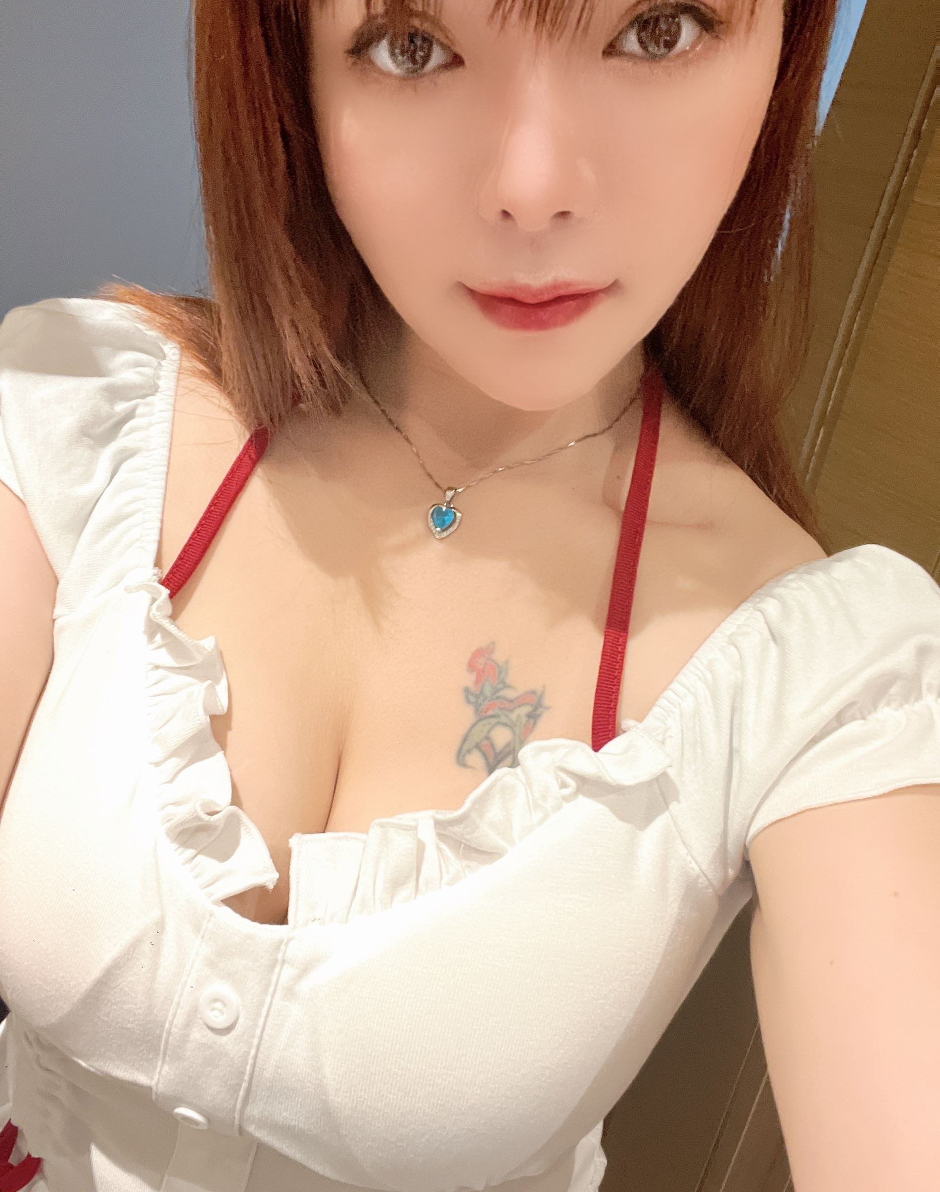 丰满爆乳沟少妇
