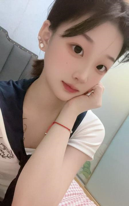 清纯高颜值08晗妹