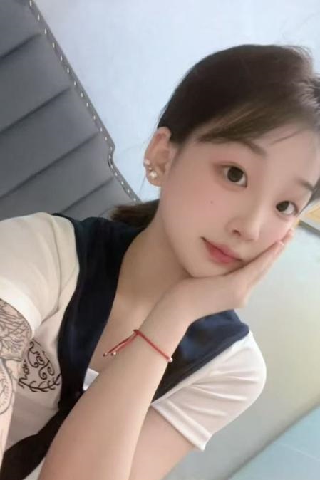 清纯高颜值08晗妹