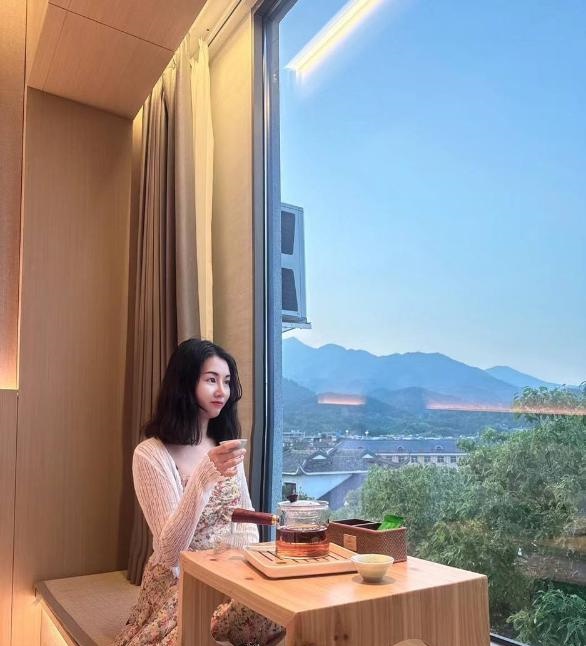 禅城蜜桃臀美琪