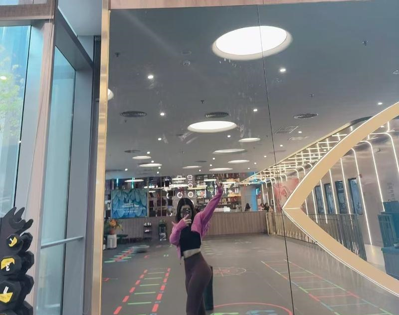禅城蜜桃臀美琪