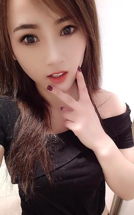 苗条靓妹菲菲