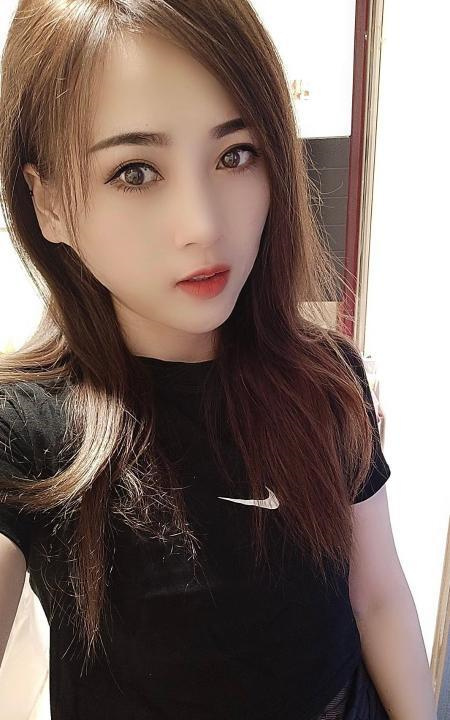 苗条靓妹菲菲