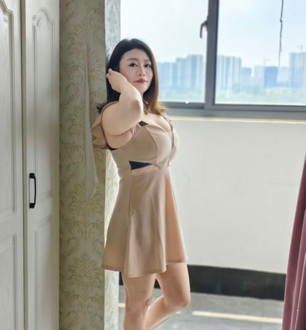 娇小的风骚少妇
