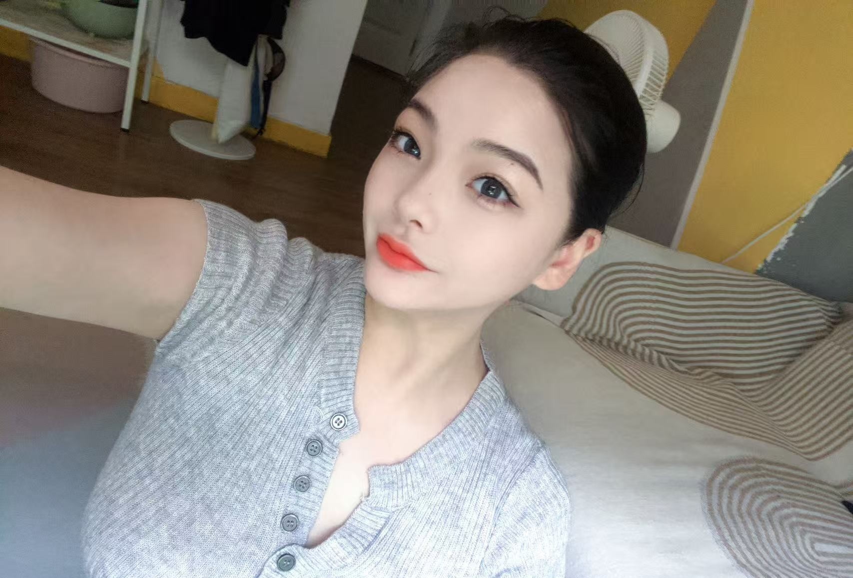 肤白虎牙妹文文