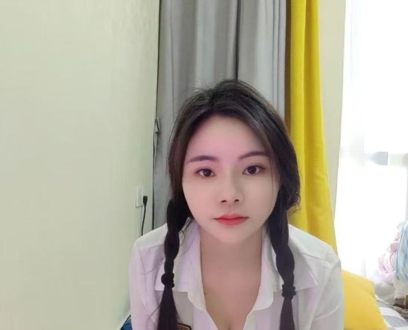 身材丰满李柏朴