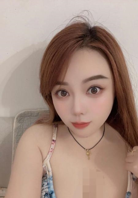 宝山肤白大胸姐姐