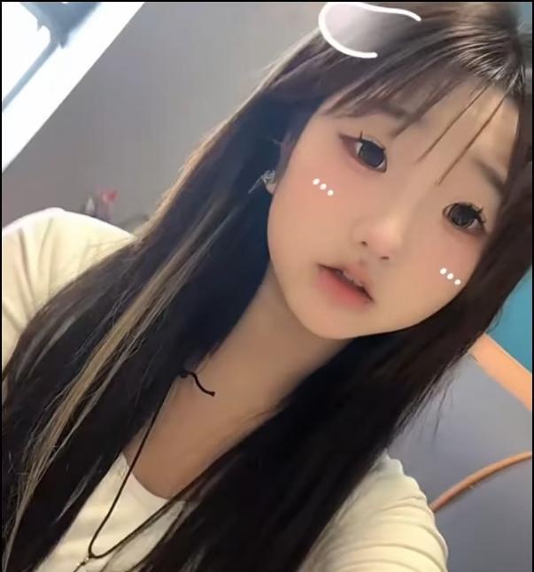 wt三点粉白虎嫩妹