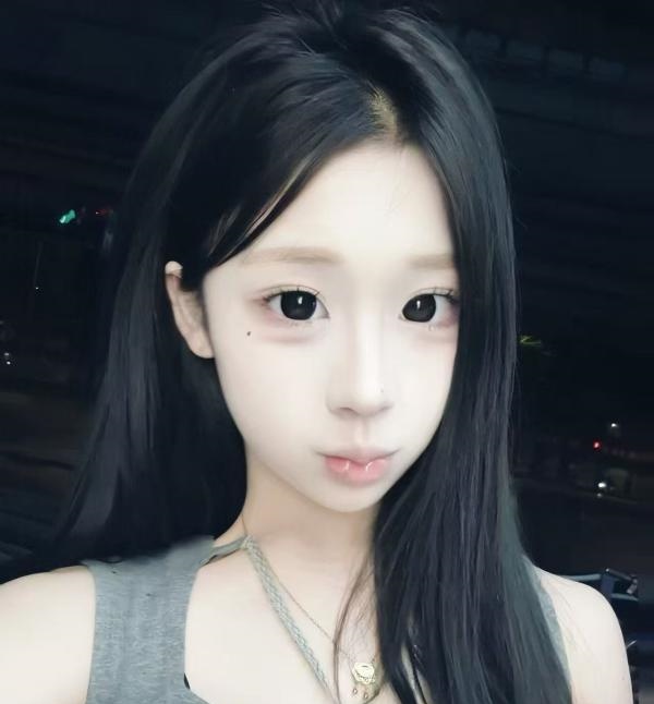 小巧玲珑型三点粉嫩妹