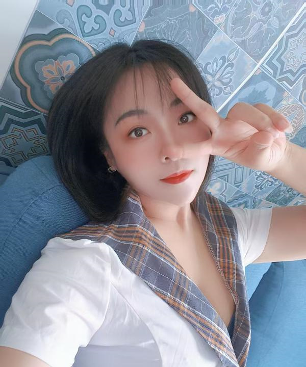 齐肩短发小姐姐