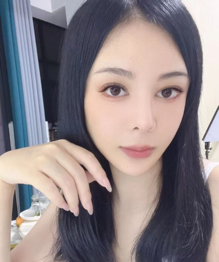 白云肤白骚女神笑笑