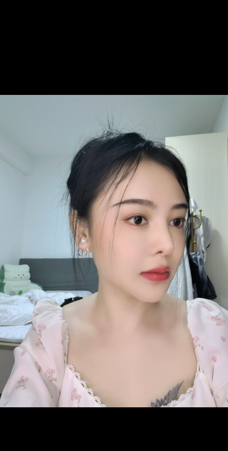 白云肤白骚女神笑笑
