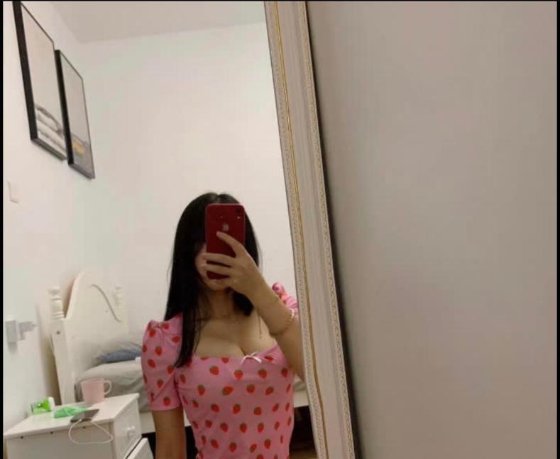 昭觉寺附近小个子美女