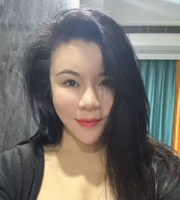 E奶熟女飘雪