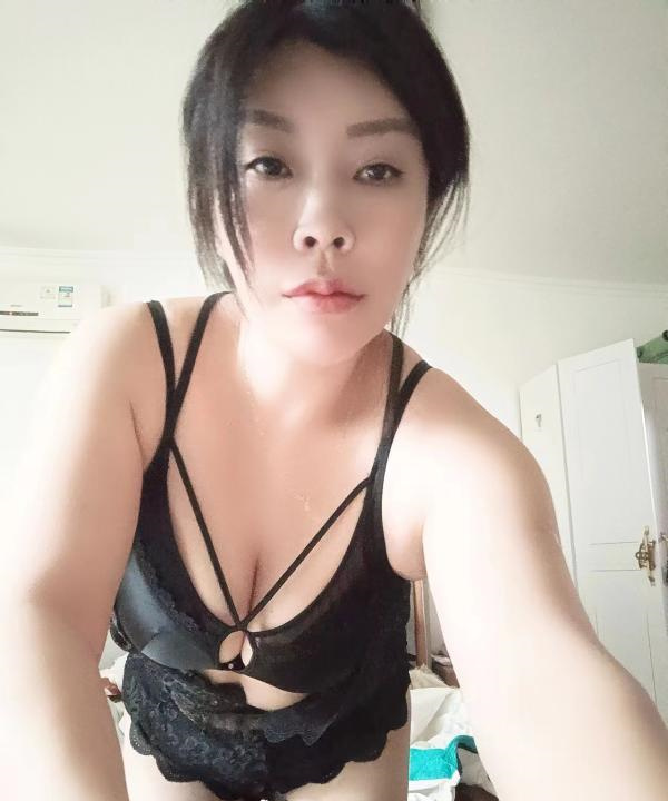 反差大奶御姐