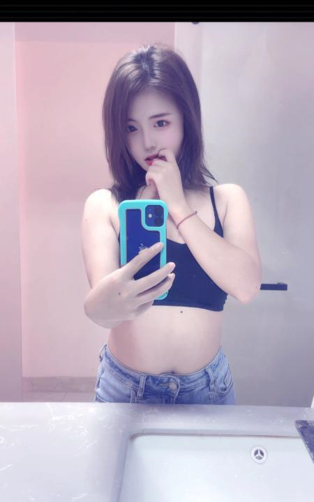 甜美系嫩妹