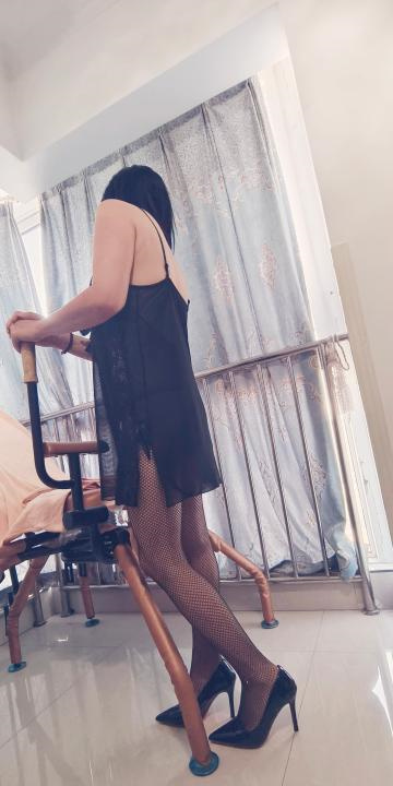 黑丝性感人妻艾莉