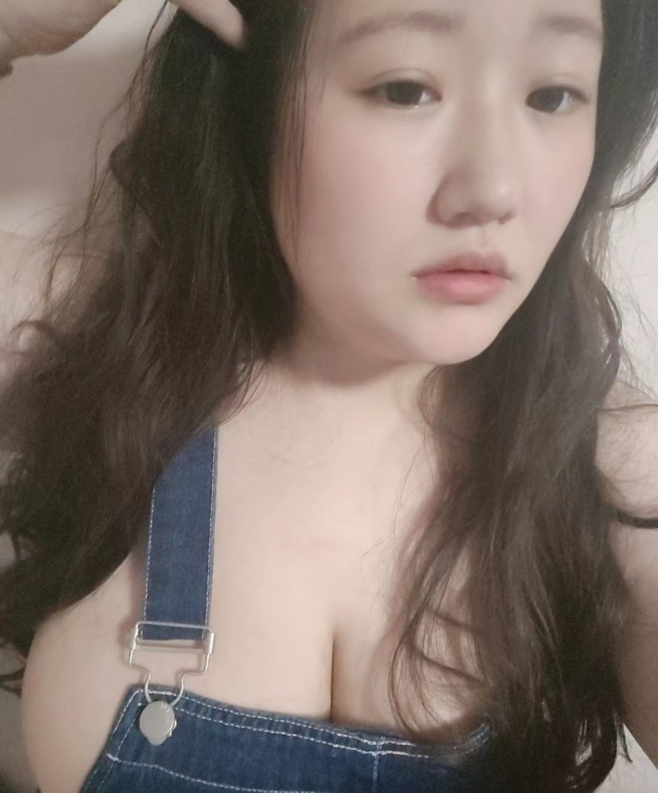 丰满大胸小倩
