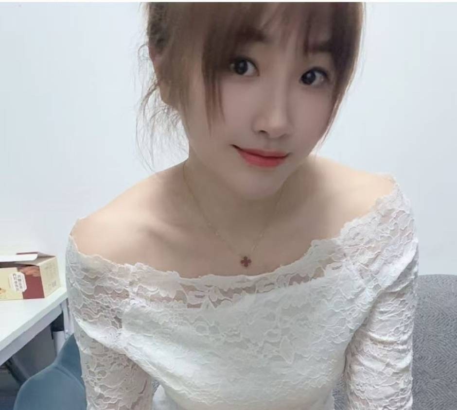 二刷性感少妇姗姗