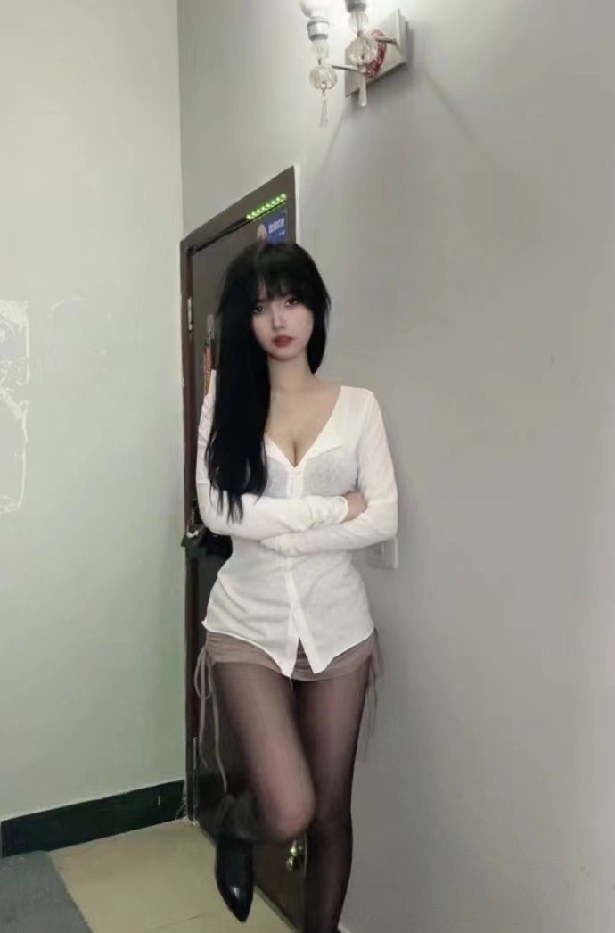 黑丝腿模栀夏