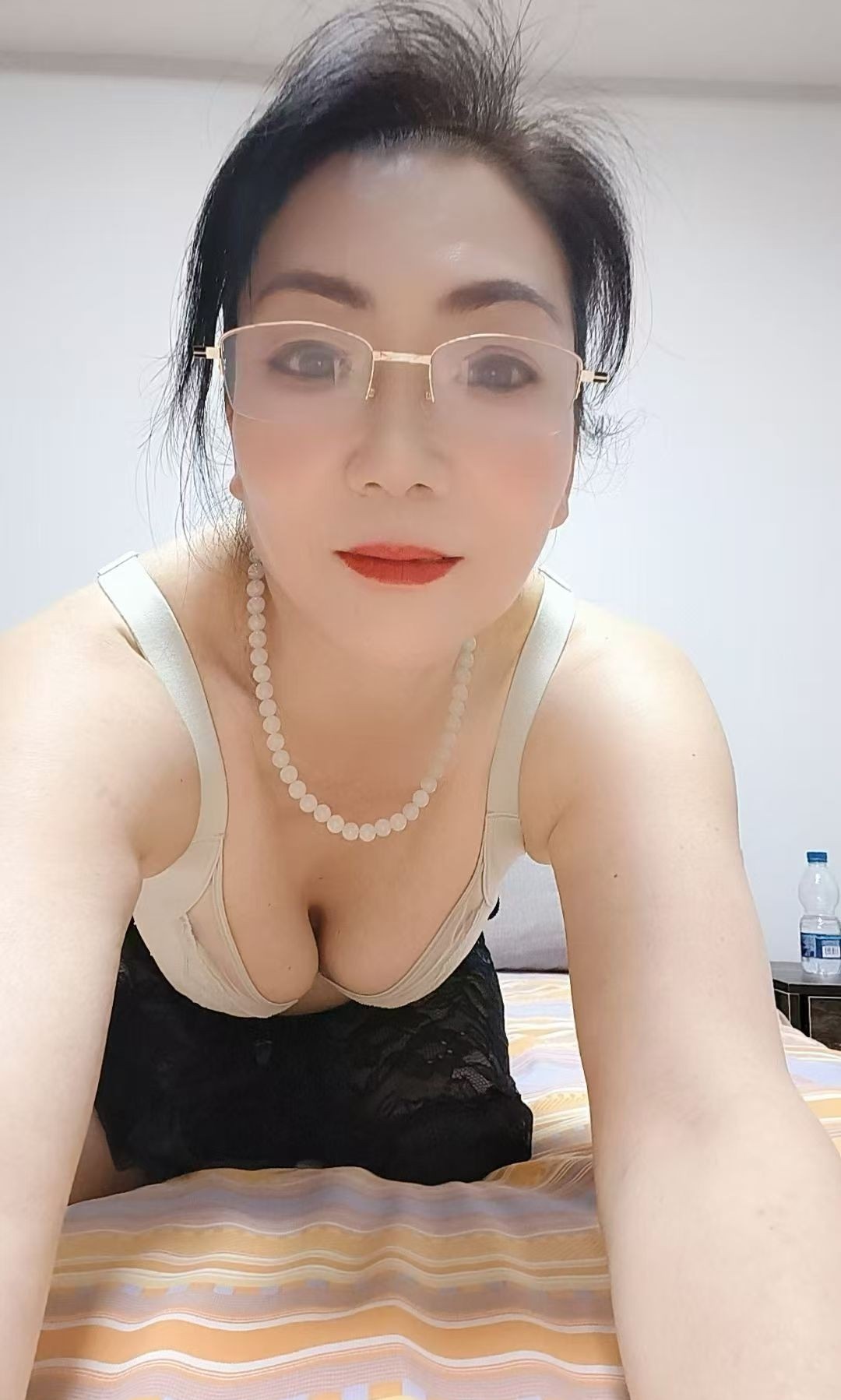 姐姐风韵犹存韵味十足